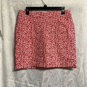 Chic Red and White Leaf Print Skort